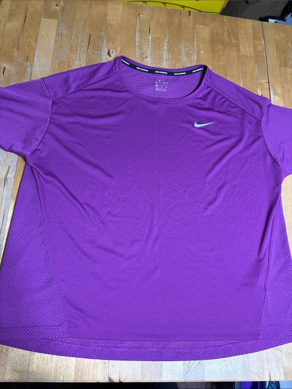 Nike Womens Dri-FIT Miller short sleeve shirt
